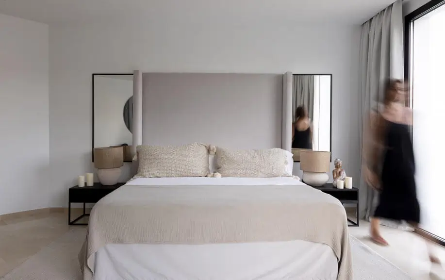 Letto king size moderno, massimo comfort per una camera da letto elegante e funzionale